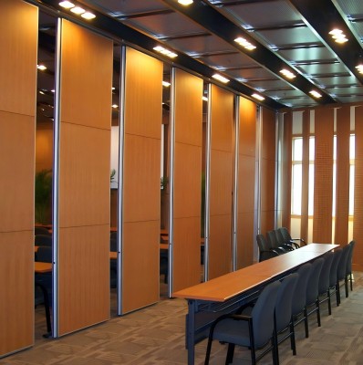 The manufacturing process of hotel partition panels.